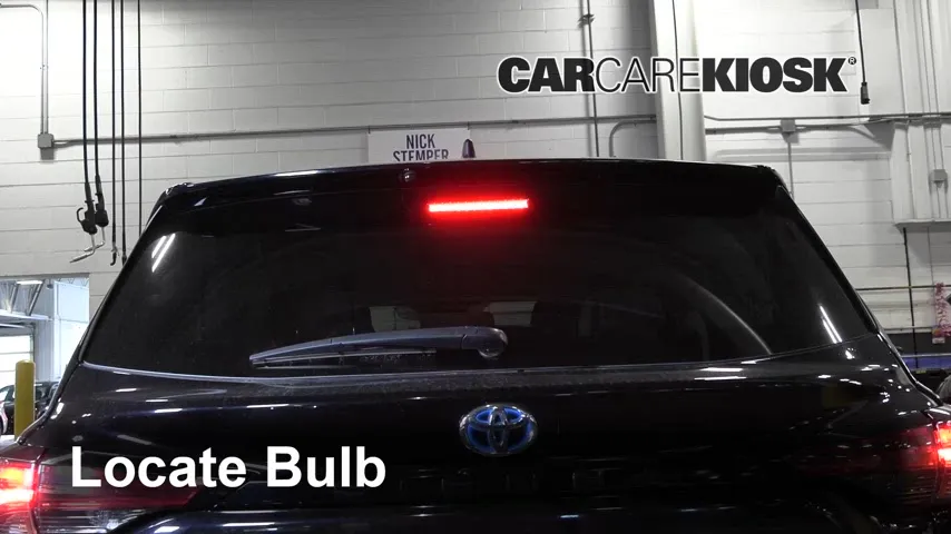 2022 Toyota Sienna LE 2.5L 4 Cyl. Éclairage Feu de freinage central (remplacer l'ampoule)